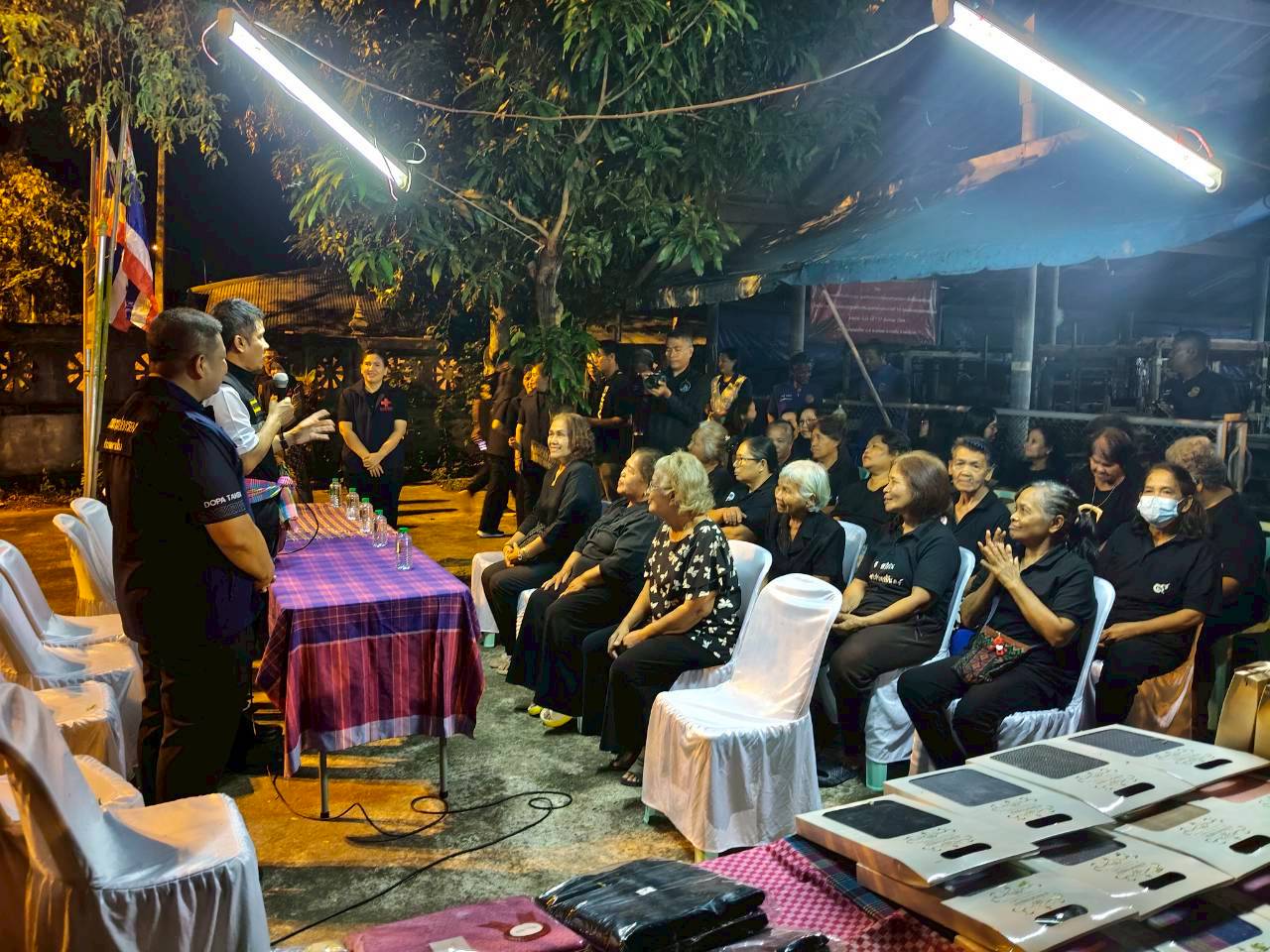 พช.​ตากใบ​ ลงพื้นที่ตรวจเยี่ยมและให้กำลังใจการดำเนินงานของกลุ่มทอผ้าในพื้นที่อำเภอตากใบ