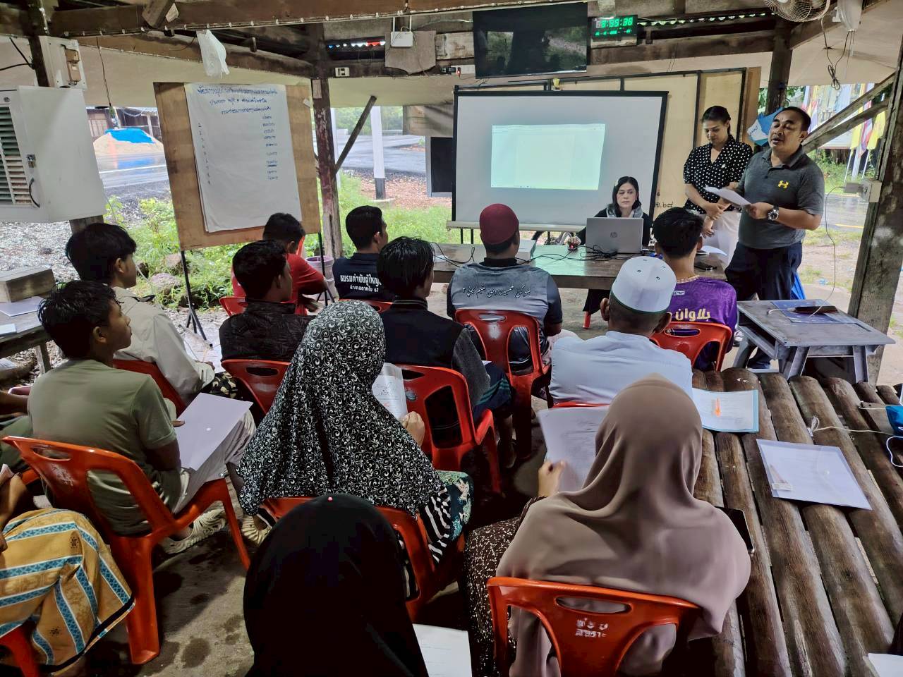 พช.​ตากใบ​ ลงพื้นที่จัดโครงการพัฒนาศักยภาพคณะกรรมการหมู่บ้านต้นกล้ากองทุนแม่ของแผ่นดิน