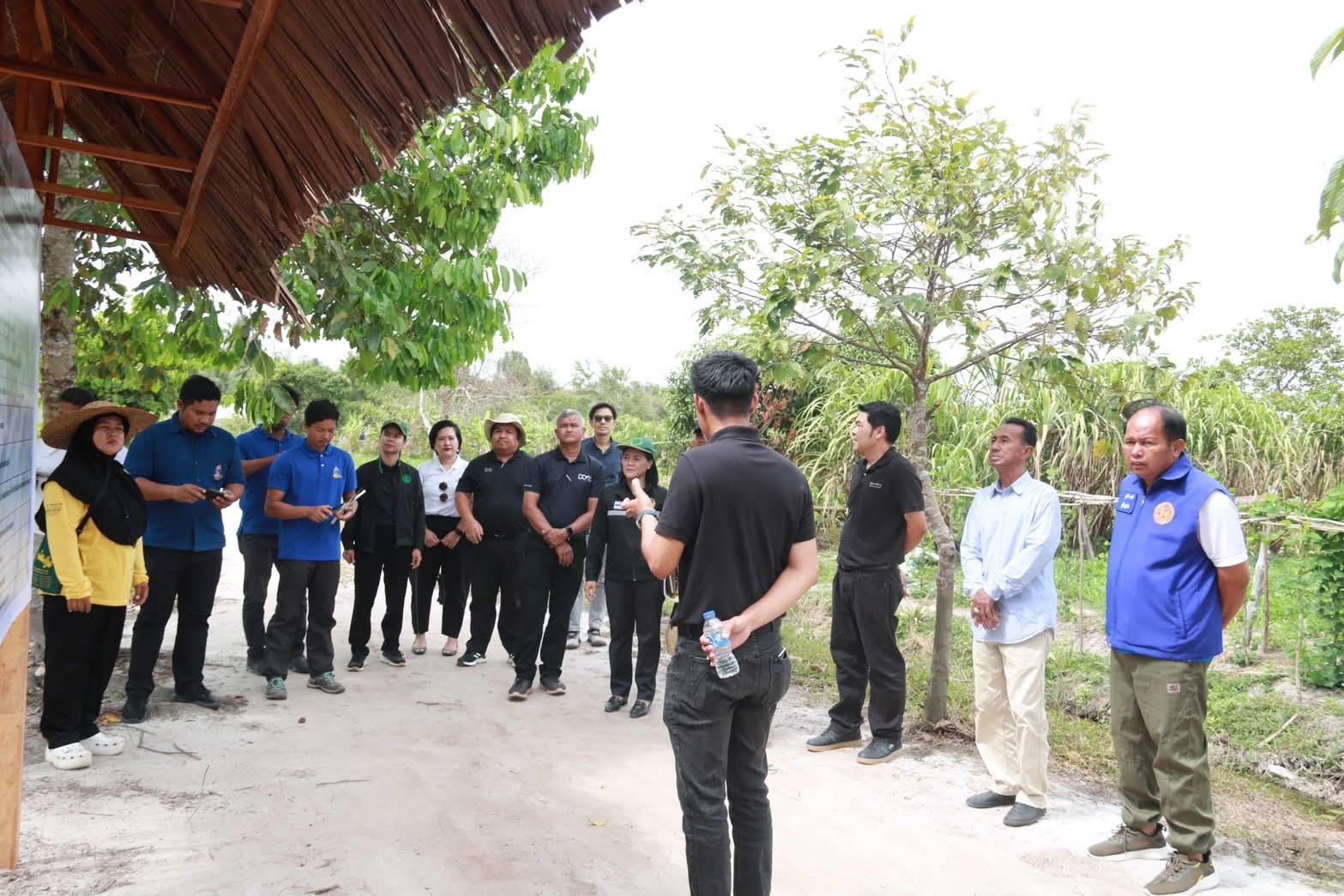 พช.ตากใบ ร่วมติดตามเกษตรกรบ้านโคกยามู กิจกรรมปิดทองหลังพระ สืบสานแนวพระราชดำริ