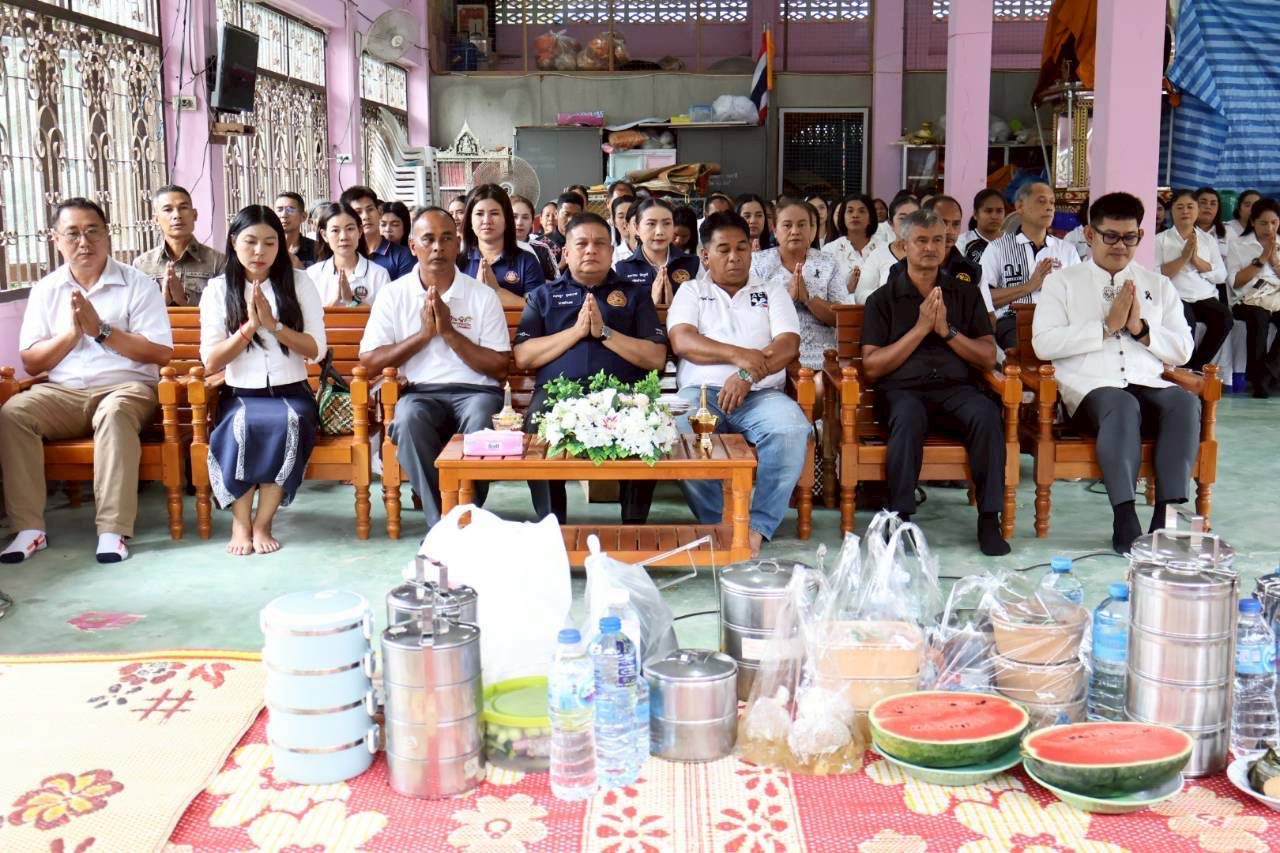 พช.ตากใบ ร่วมโครงการ “ทำบุญเยี่ยมวัด ไปวัดวันพระ” ฟังเทศน์ ฟังธรรม ทำบุญตักบาตรในวันพระ