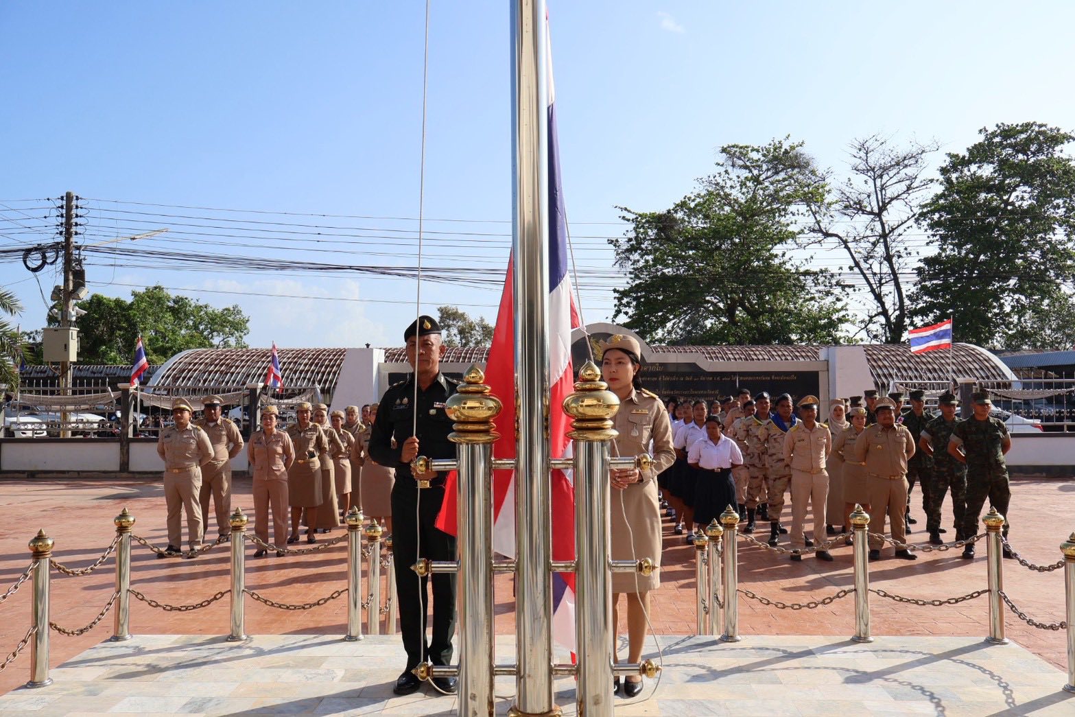 พช.ตากใบ ร่วมกิจกรรมเข้าแถวเคารพธงชาติ สวดมนต์ไหว้พระ และดุอาร์