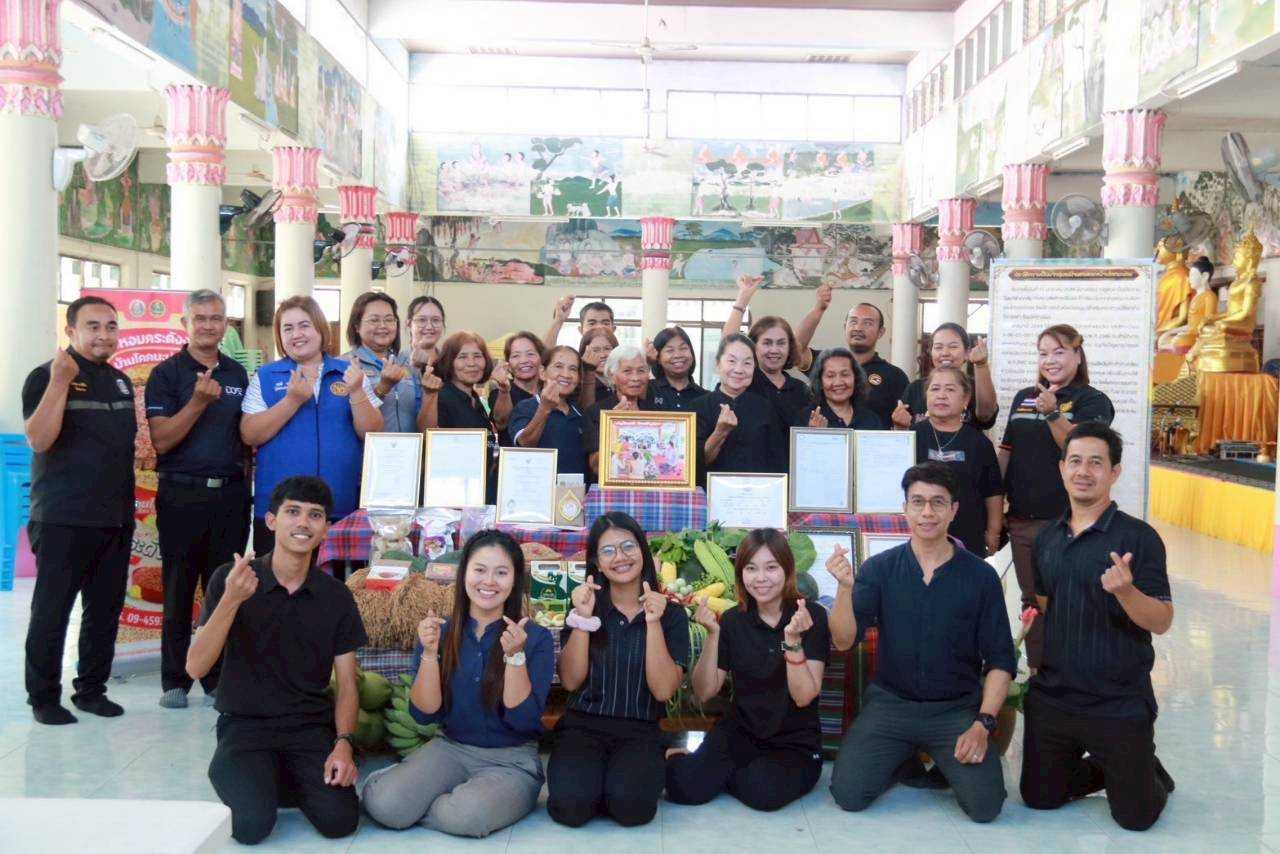 พช.ตากใบ ร่วมเป็นเกียรติในการตัดสินการประกวด และแสดงข้อมูลสนับสนุนกลุ่มแม่บ้านเกษตรกรบ้านโคกมะม่วง