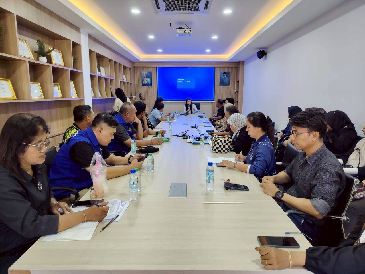 พช.ตากใบ จัดประชุมเตรียมความพร้อมและสำรวจสถานที่ในการประกวดตำบลเข้มแข็ง