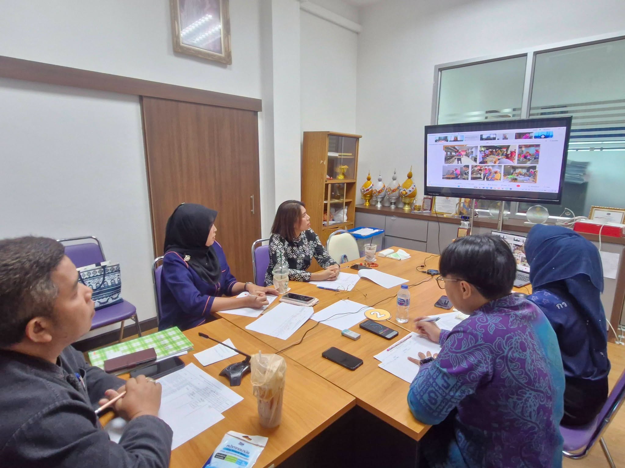 พช.ตากใบ ร่วมเป็นกรรมการประกวดคัดเลือก "1 คน 1 ผลงานเด่น" ภายใต้โครงการ CDD Nara Happy Together Plus