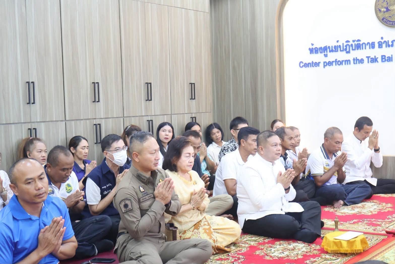 พช.ตากใบ ร่วมพิธีทำบุญเลี้ยงพระอาคารที่ว่าการอำเภอตากใบ