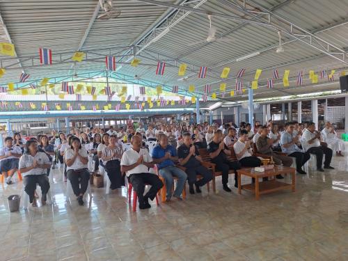 พช.ตากใบ ร่วมโครงการ  "ทำบุญเยี่ยมวัด ไปวันพระ"  ฟังเทศน์ ฟังธรรม  ทำบุญตักบาตรในวันพระ 
