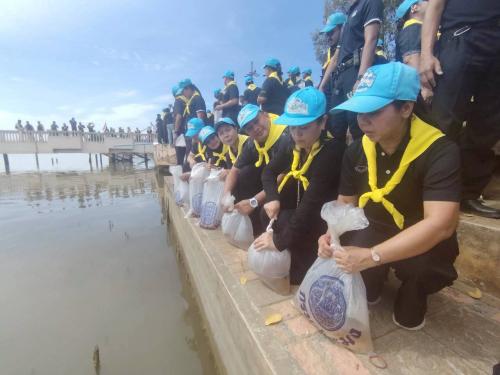 พช.ตากใบ ร่วมพิธีปล่อยพันธุ์สัตว์น้ำ กุ้งแชบ๊วยและพันธุ์ปูม้า จำนวน 1,000,000 ตัว เฉลิมพระเกียรติสมเด็จพระนางเจ้าสุทิดา พัชรสุธาพิมลลักษณ พระบรมราชินี เนื่องในโอกาสวันเฉลิมพระชนมพรรษา 3 มิถุนายน 2569